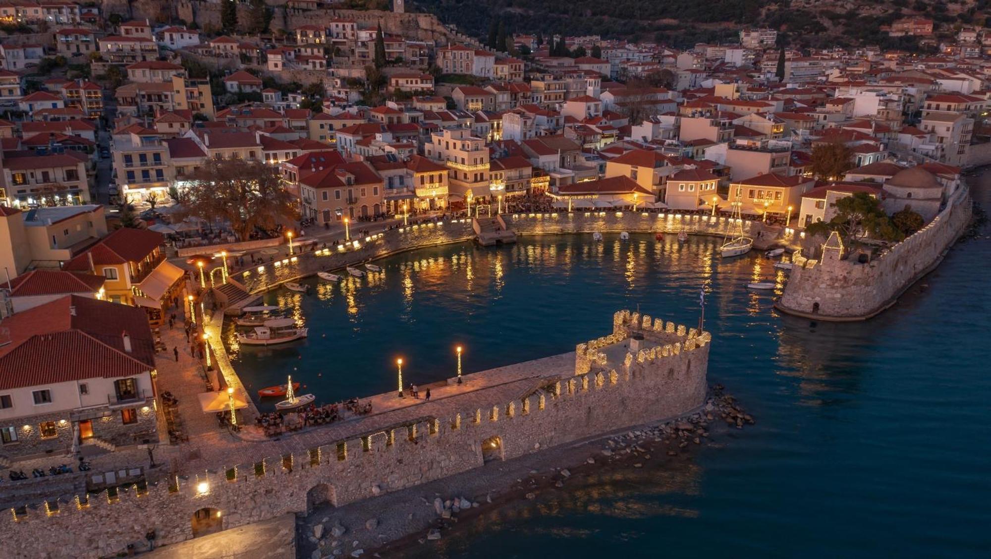 Nafpaktos Beach Luxury Suites Ngoại thất bức ảnh